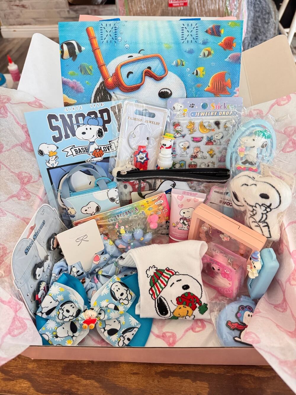 Snoopy lovers bundle full accessories stationary and cute things ready to gift